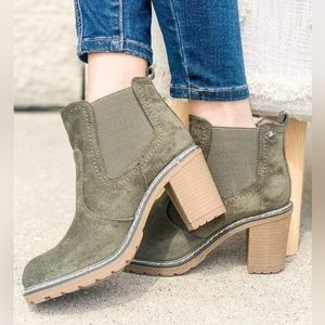 Corkys Rocky Booties in Olive Size 11
